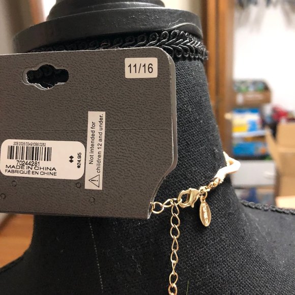 Express Blush Choker - Picture 3 of 4